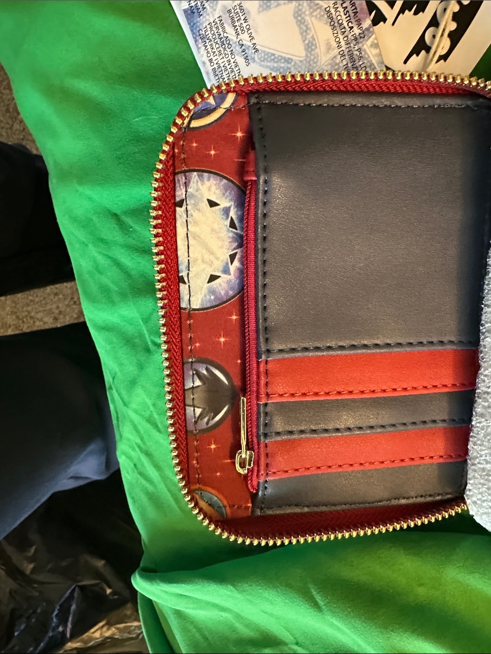 NWT Loungefly The Marvels Glow-in-the-Dark Wallet - Picture 4 of 7